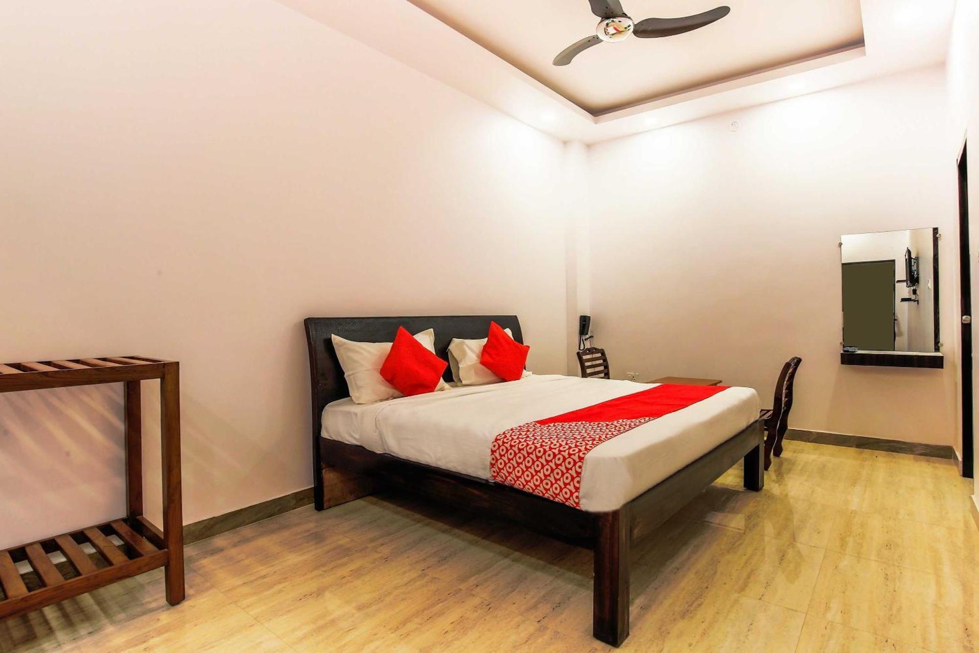 Hotel O The Velvet Chinhat Tiraha Bagian luar foto