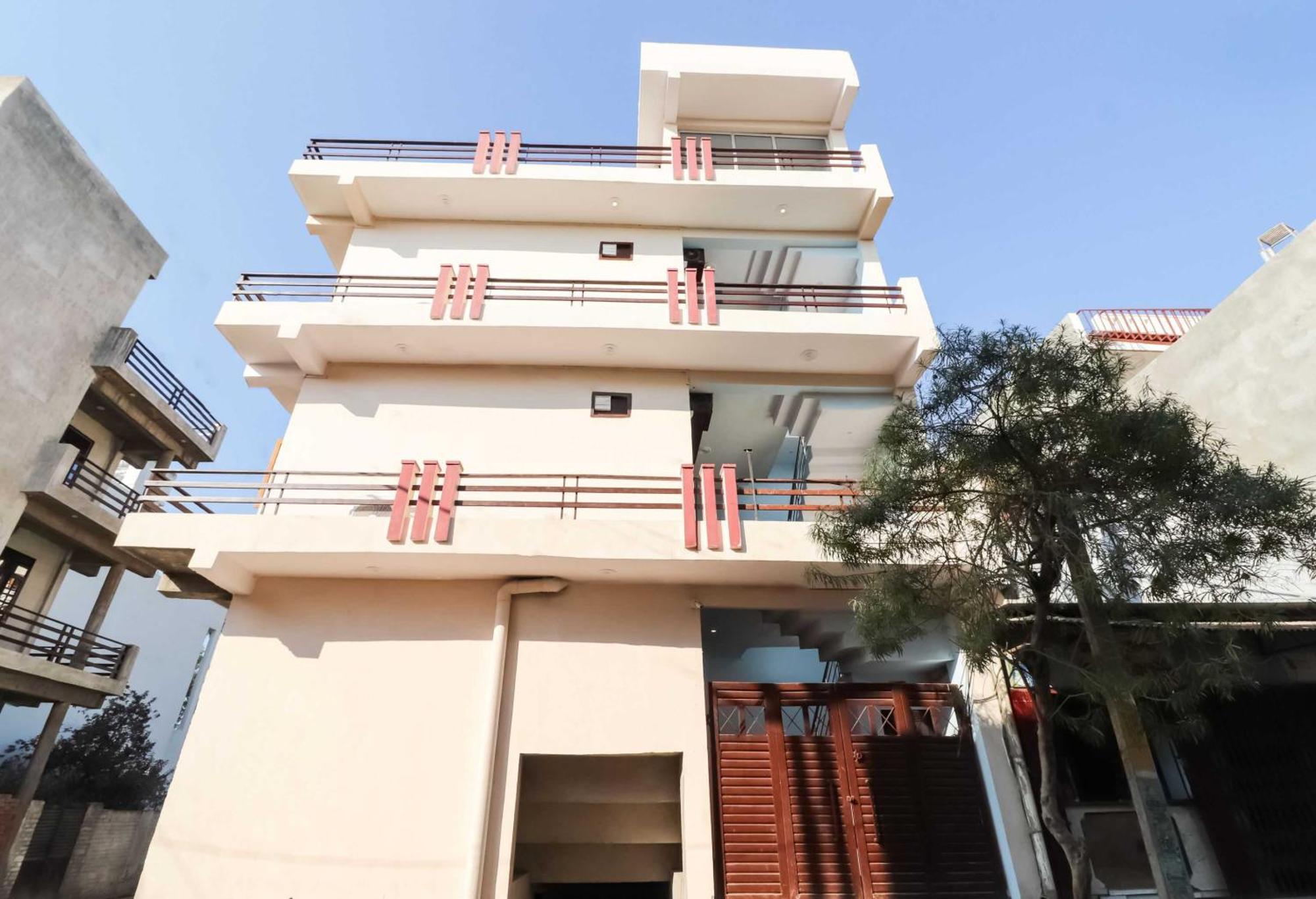 Hotel O The Velvet Chinhat Tiraha Bagian luar foto