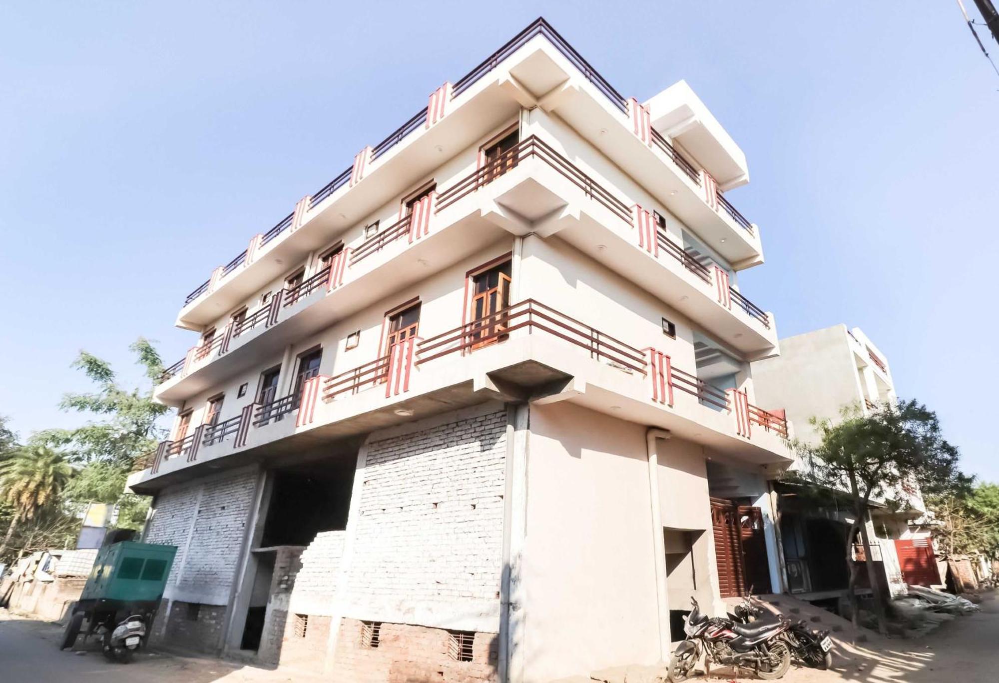 Hotel O The Velvet Chinhat Tiraha Bagian luar foto