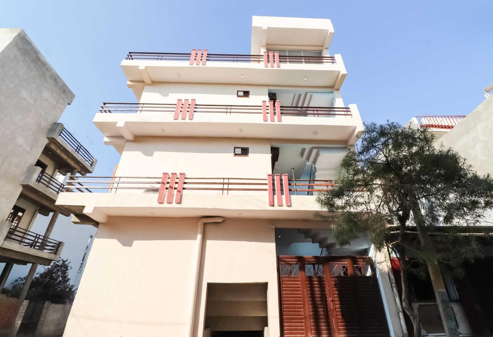 Hotel O The Velvet Chinhat Tiraha Bagian luar foto