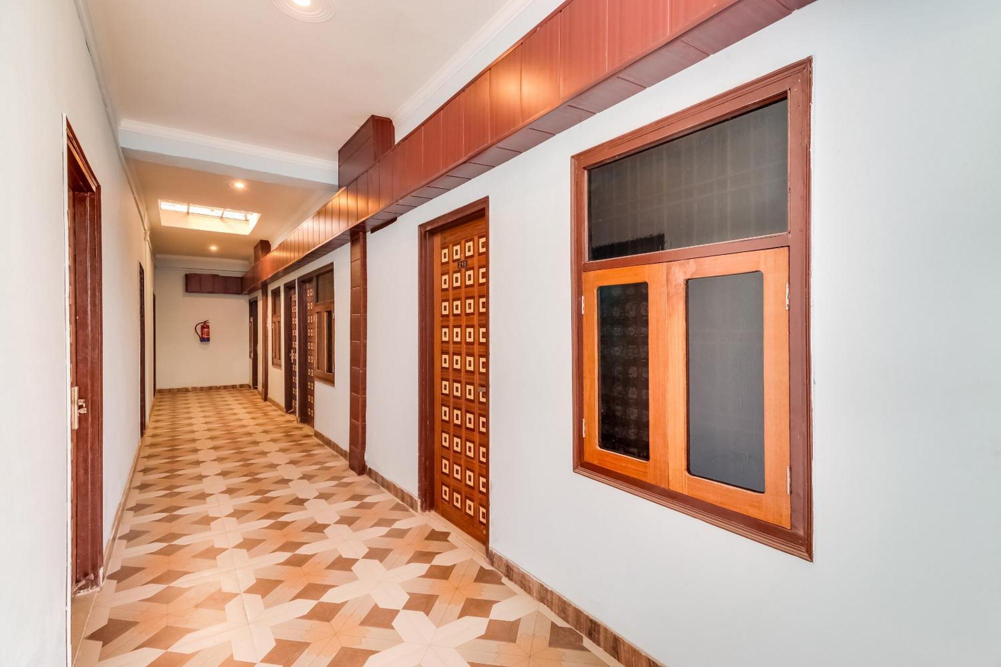 Hotel O The Velvet Chinhat Tiraha Bagian luar foto