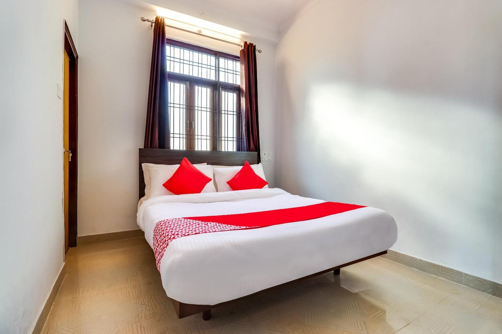 Hotel O The Velvet Chinhat Tiraha Bagian luar foto