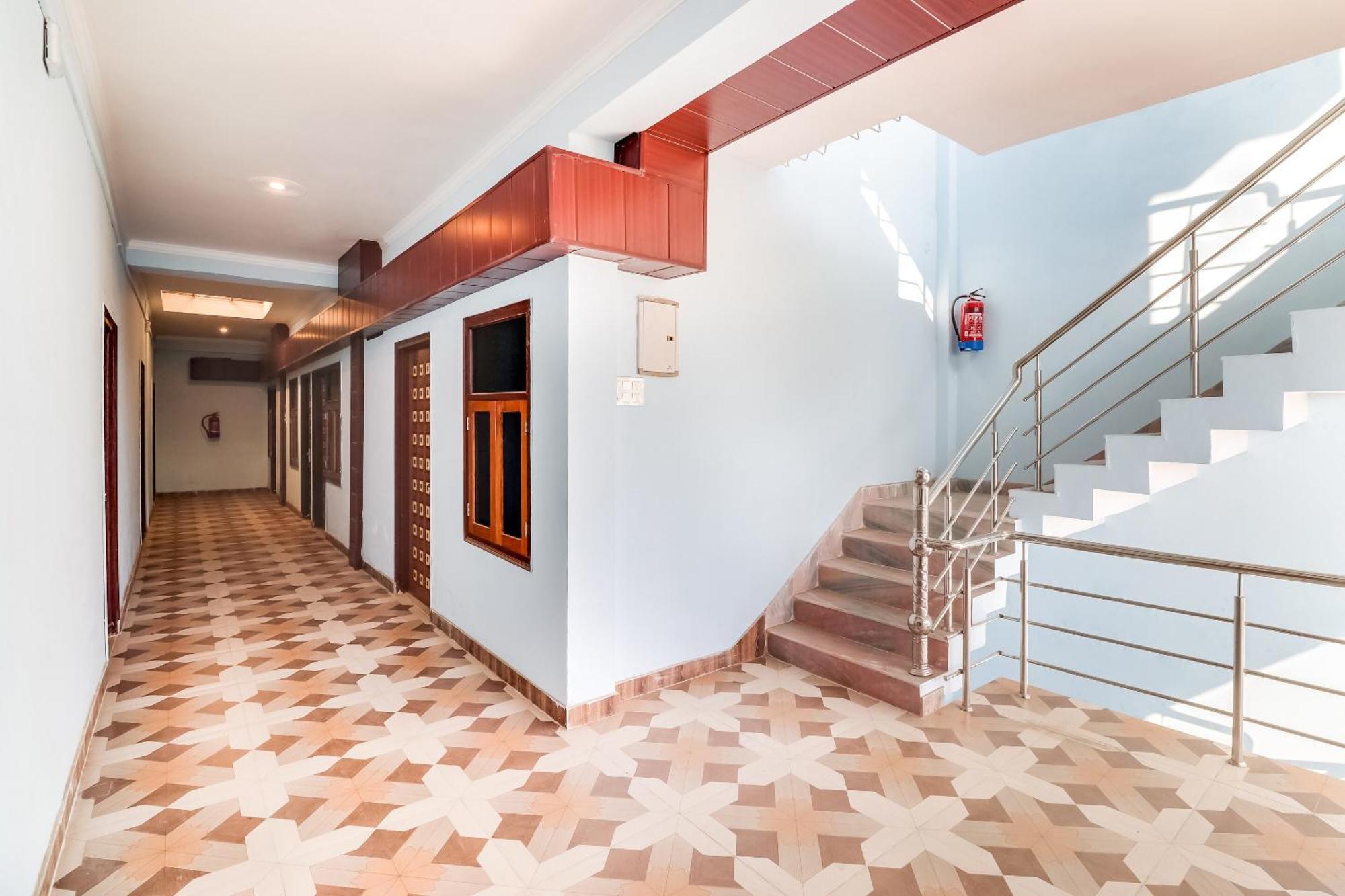 Hotel O The Velvet Chinhat Tiraha Bagian luar foto