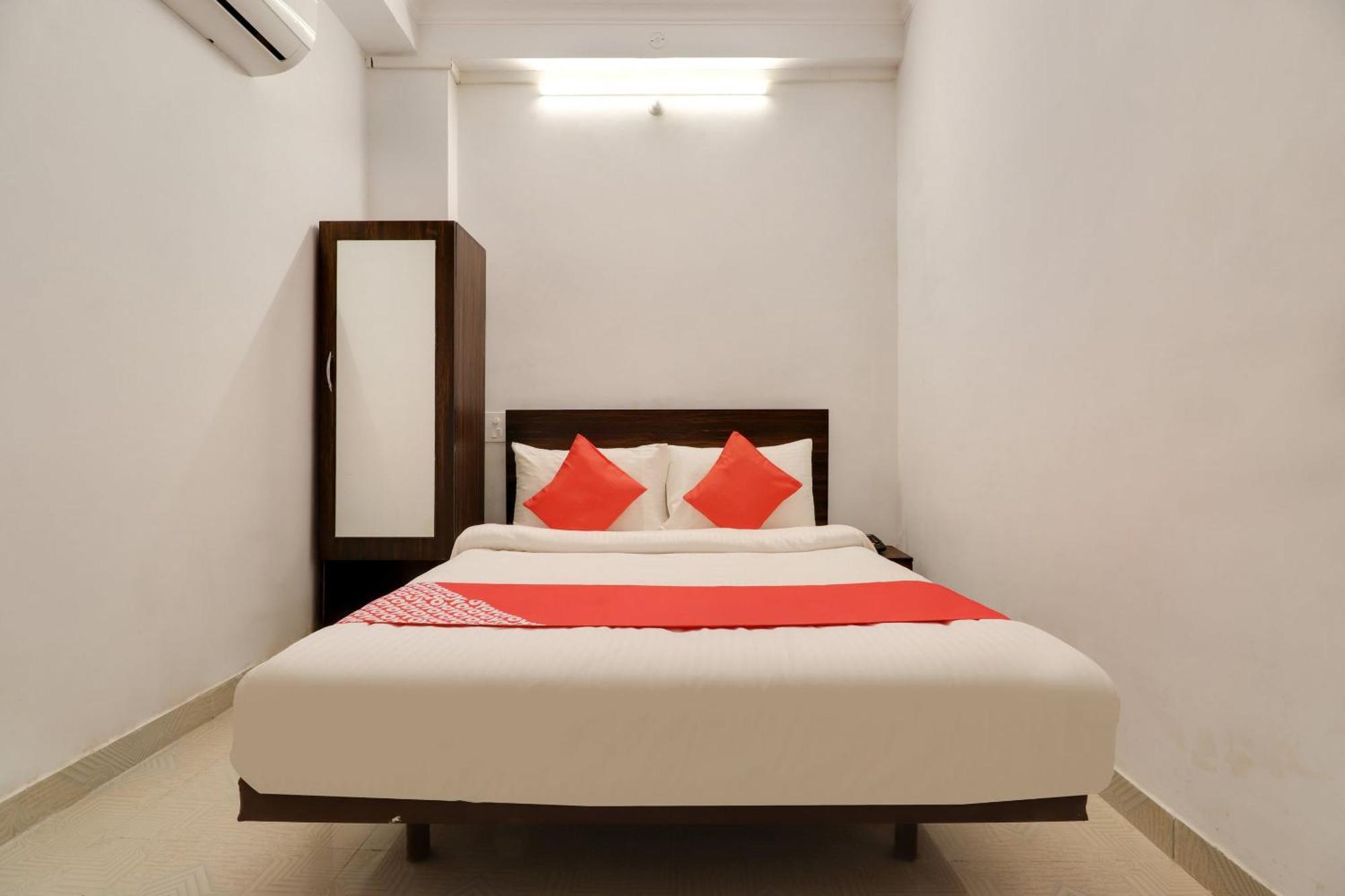 Hotel O The Velvet Chinhat Tiraha Bagian luar foto