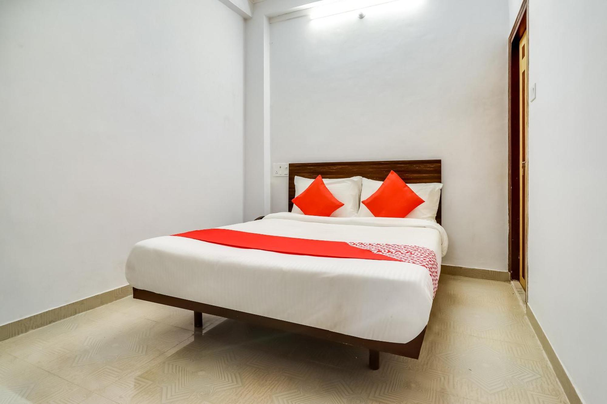 Hotel O The Velvet Chinhat Tiraha Bagian luar foto
