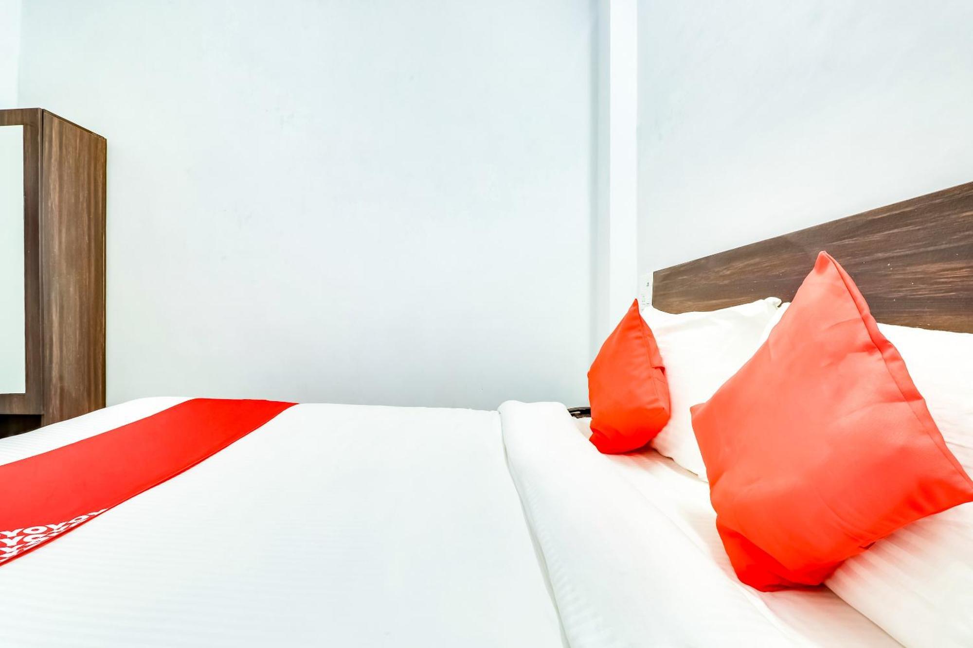 Hotel O The Velvet Chinhat Tiraha Bagian luar foto