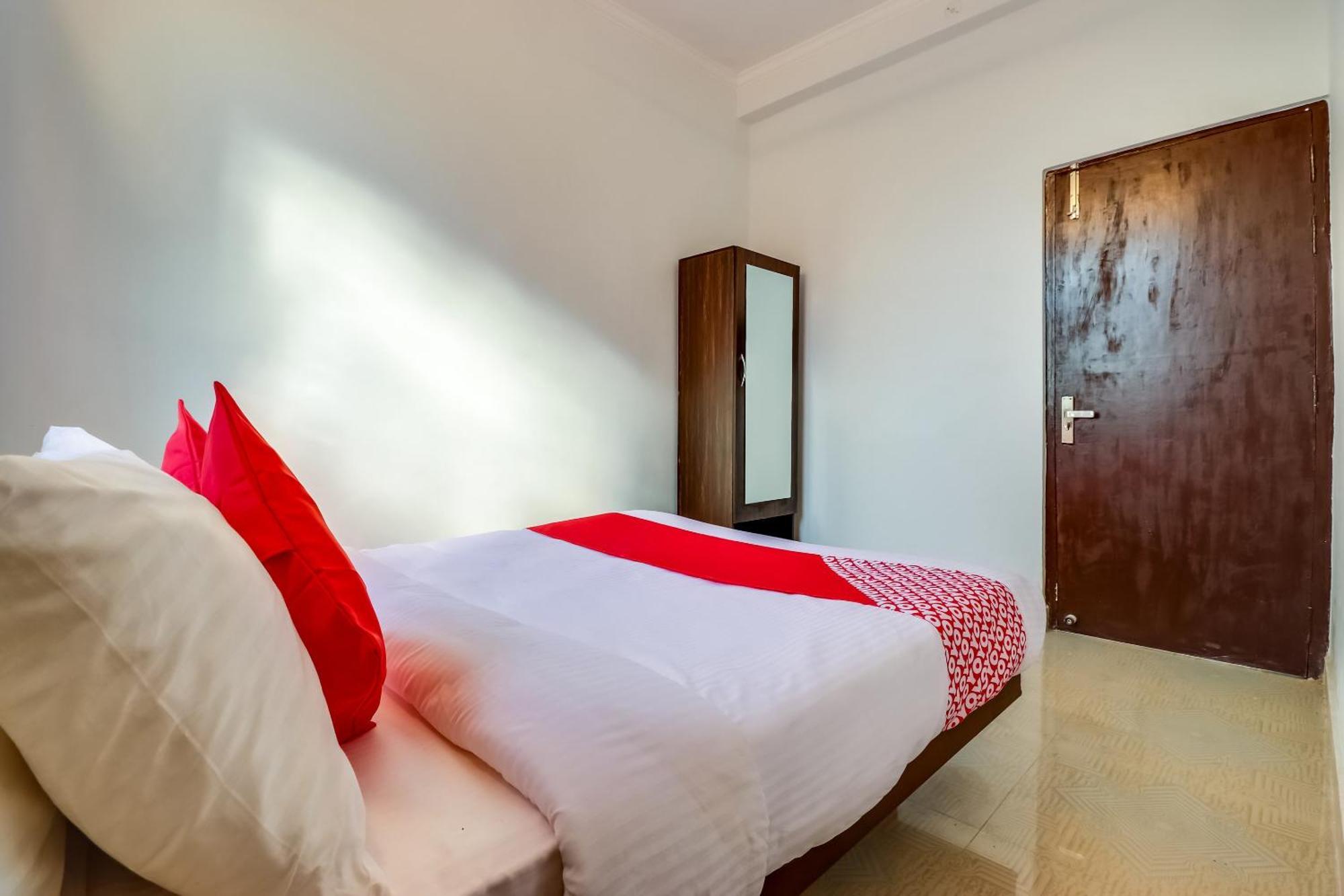 Hotel O The Velvet Chinhat Tiraha Bagian luar foto