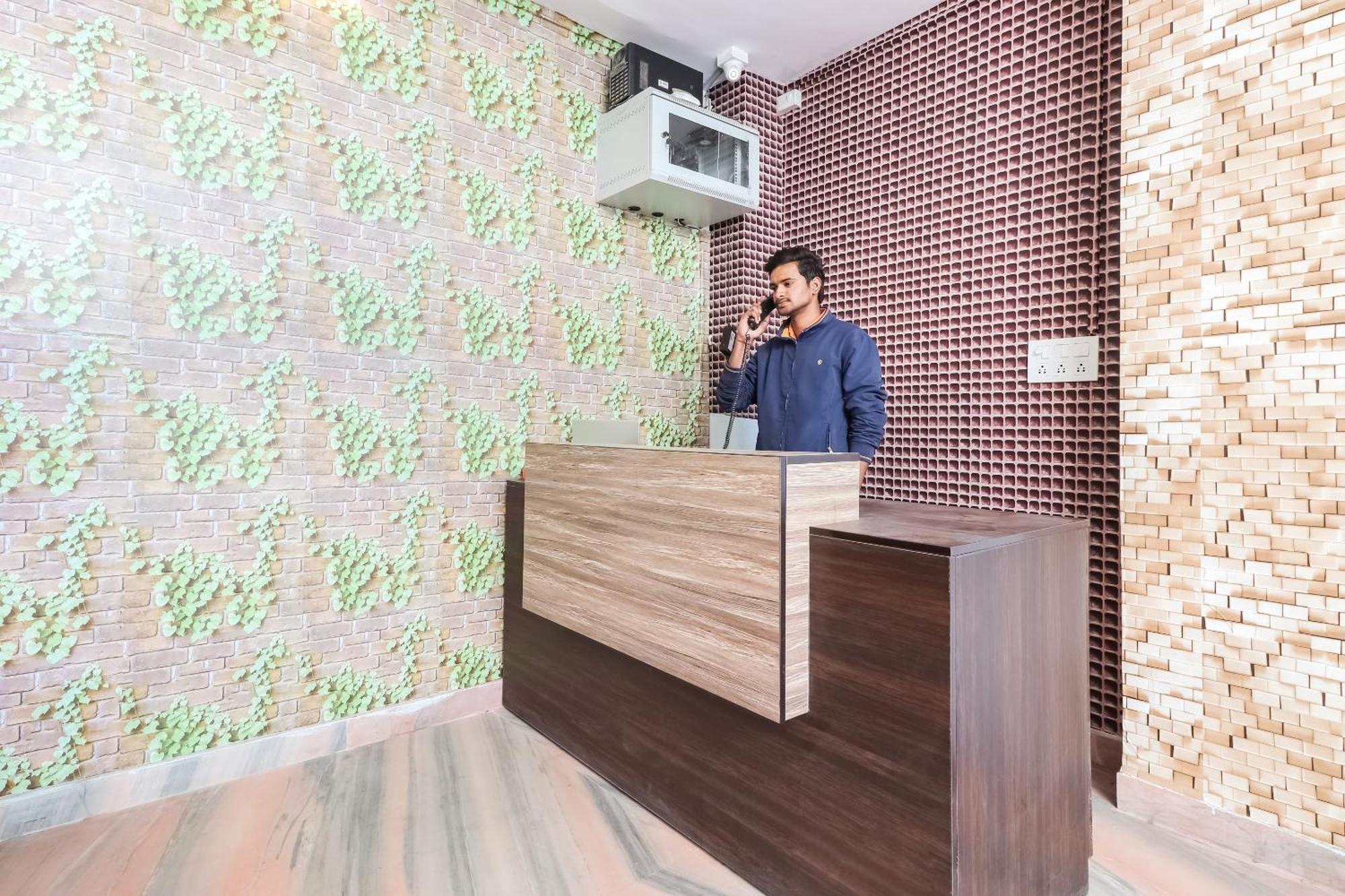 Hotel O The Velvet Chinhat Tiraha Bagian luar foto
