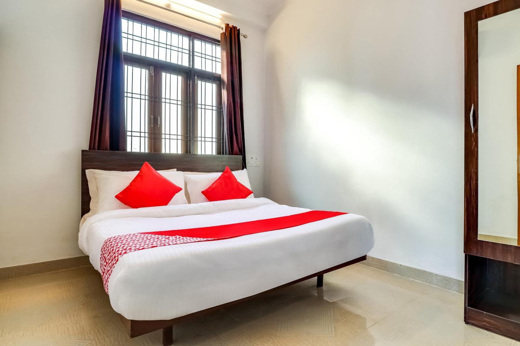 Hotel O The Velvet Chinhat Tiraha Bagian luar foto