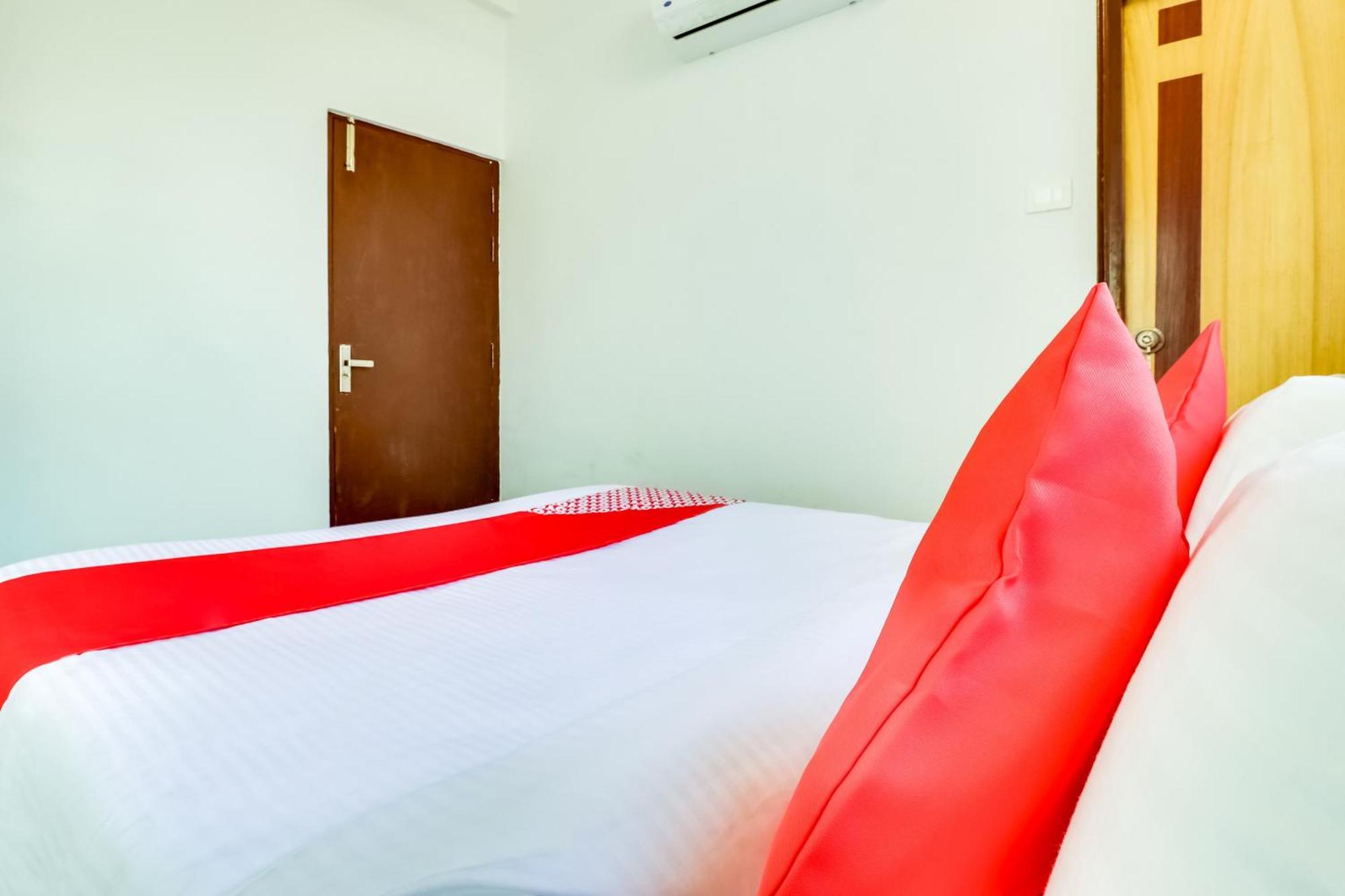 Hotel O The Velvet Chinhat Tiraha Bagian luar foto
